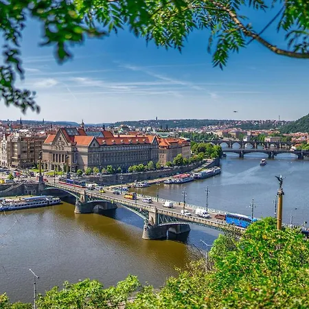 Cool On Letna D1 Prague